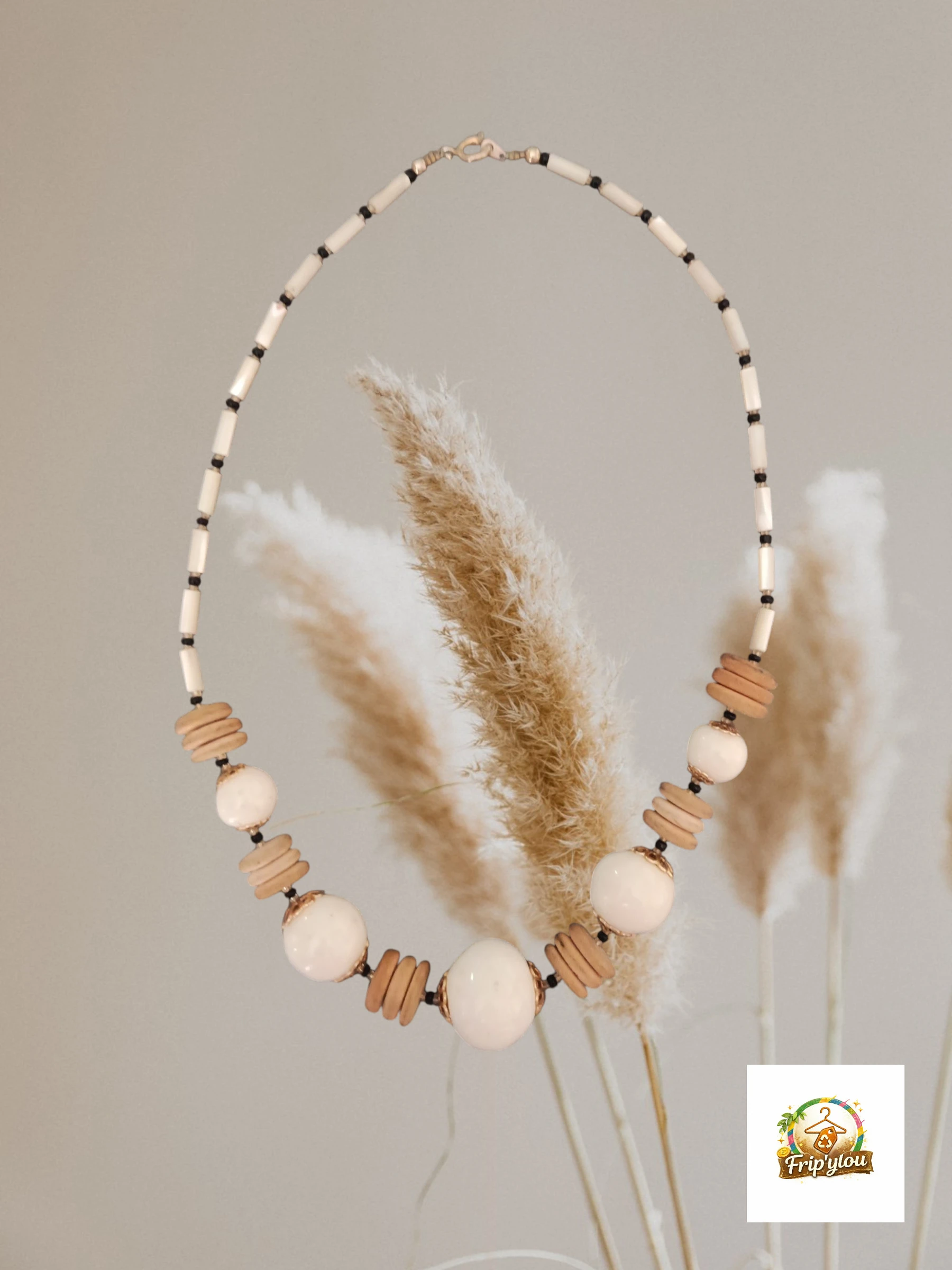 Collier fantaisie bohème chic perles blanches et bois – A1739